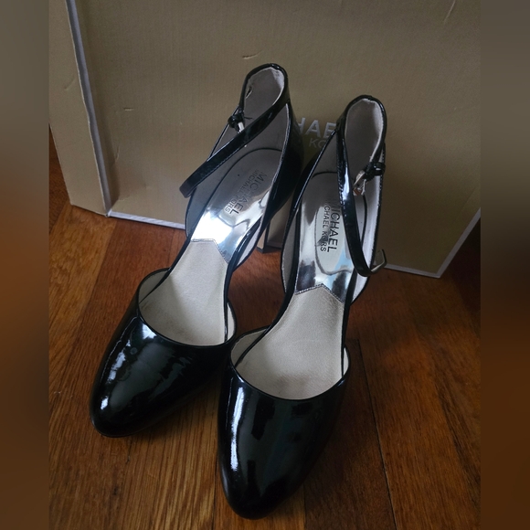 Michael Kors Black Women's Shoes - Picture 1 of 7